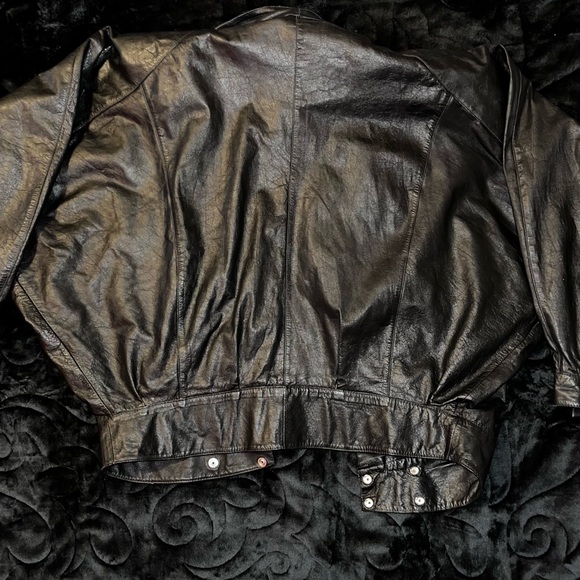 Medium leather jacket!! - Picture 5 of 8